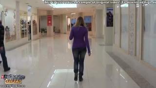 Sexy chick does it for cash